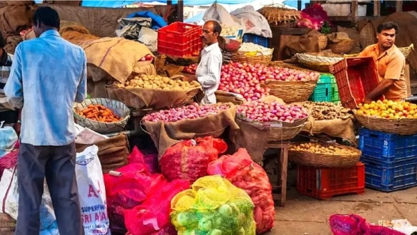 what are the rate for onion? Tomatoe price slightly down Rs.20 per kg at Koyambed Market in Chennai, what are the rate for onion? Tomatoe price slightly down Rs.20 per kg at Koyambed Market in Chennai,