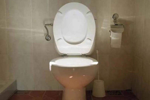 Health news: Are you a cell phone user in the Toilet and using smartphone to bathroom can lead to health issues