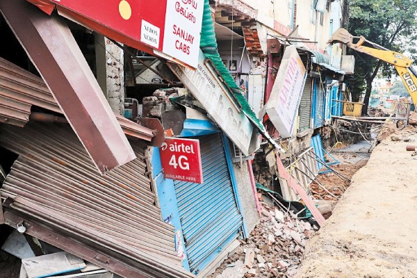 3 Shops Collapsed During Rainwater Drainage Work in Chennai Chintadripet