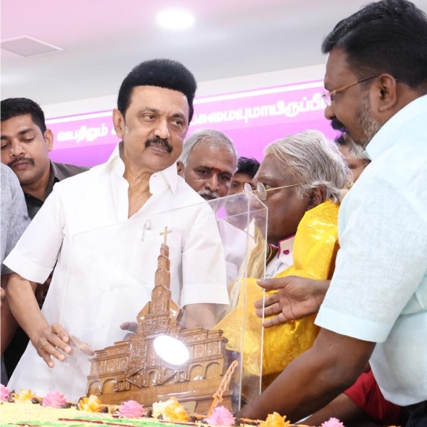 Bishop Ezra Sargunam 85th birthday, Chief Minister Stalin personally met and congratulated Bishop Ezra Sargunam 85th birthday, Chief Minister Stalin personally met and congratulated