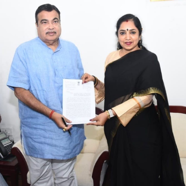 Toll gate removal : DMK MP Tamilachi Thangapandian met Union Highways Minister Nitin Gadkari