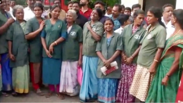  Idea while drinking Chaya, 10 crores gift to poor women workers who suffered for 12 rupees
