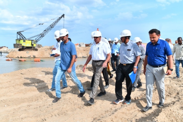 Chief Secretary Shivdas Meena inspected the construction work of sea water desalination plant at Nemmeli. 
