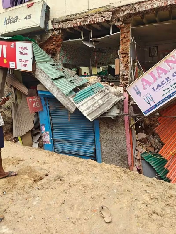 Building collapsed while a ditch was being dug for rainwater drainage works in Chennai