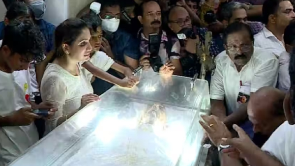 Oomen Chandys body will be brought home today and the last rites will be performed tomorrow 