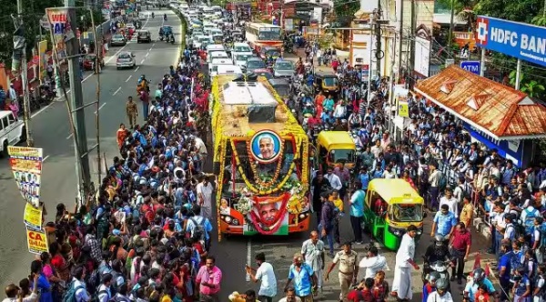 No state honour: But Kerala Bids Tearful Farewell To Former CM Oommen Chandy