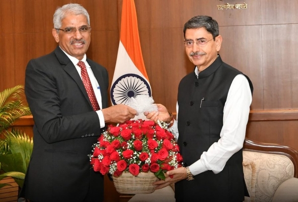 Tamil Nadus new Chief Secretary Shivdas Meena meets Governor R Ravi after laters Delhi trip 