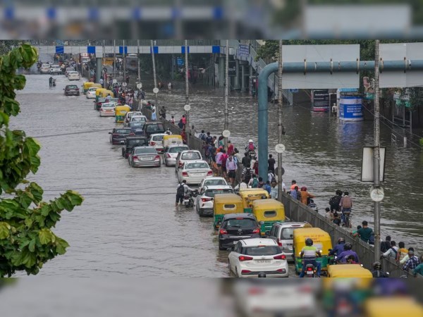 The Delhi government has deployed 4,500 traffic personnel to deal with the traffic jams caused by the floods 