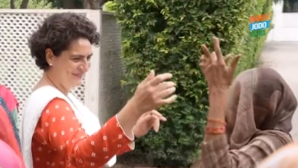 Sonia Gandhi and Priayanka Gandhi dances with Hariyan women farmers who participates Rahuls party 