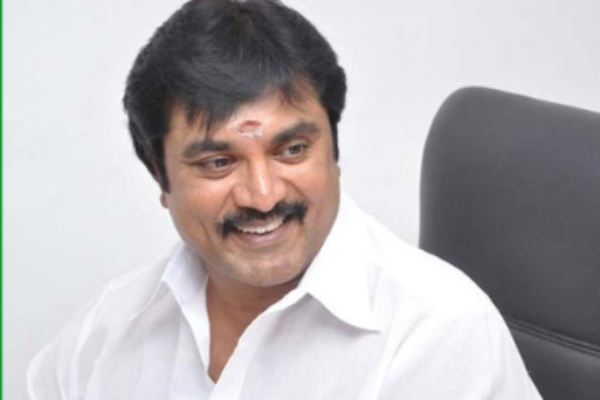 Famous Actor sarathkumar furious over actor vijays question and argument with the reporter