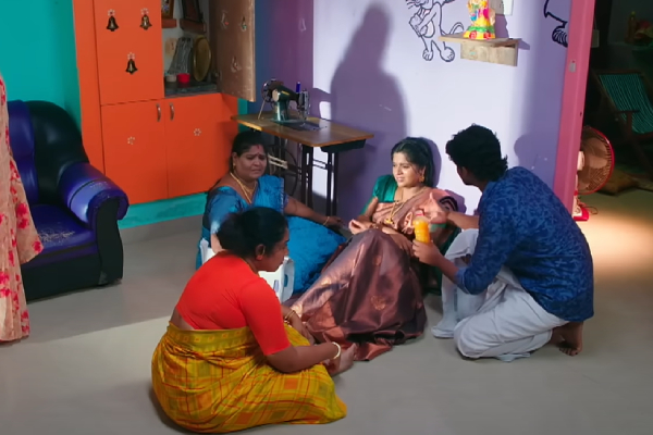 Ethirneechal serial Jhansi Rani makes Adhirai ugly by wearing a saree 