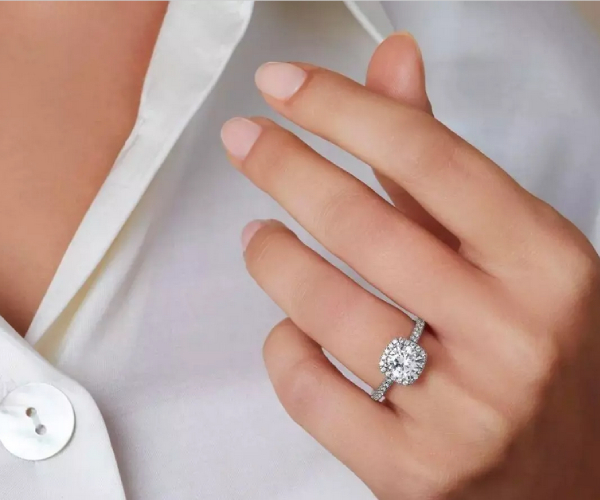  A woman flushes stolen diamond ring worth Rs 30 lakh in toilet