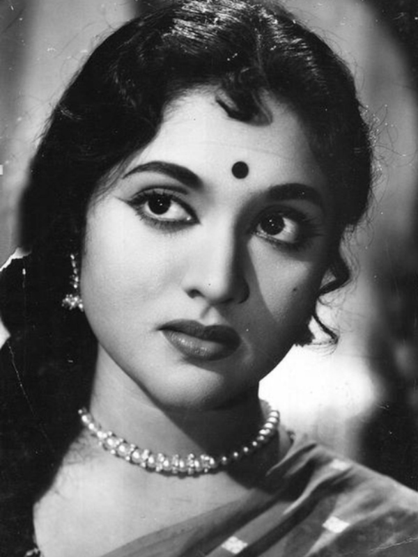 Super Famous Actress Sarojadevi and Do you know how MR Radha greeted Saroja devi