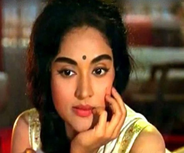 Super Famous Actress Sarojadevi and Do you know how MR Radha greeted Saroja devi