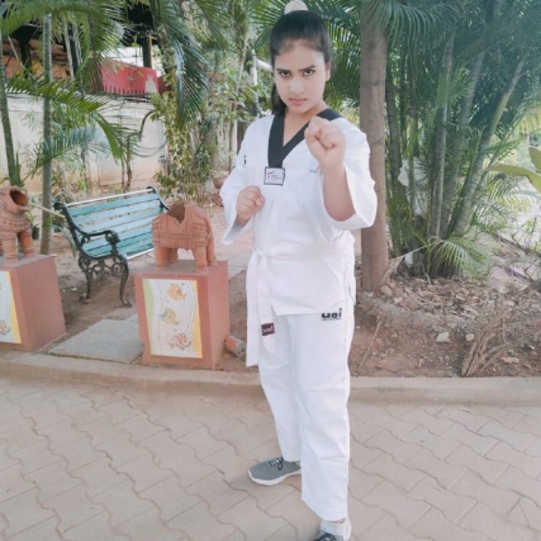 Do you know who is Ethirneechal serial Darshini? Guinness record and So much success