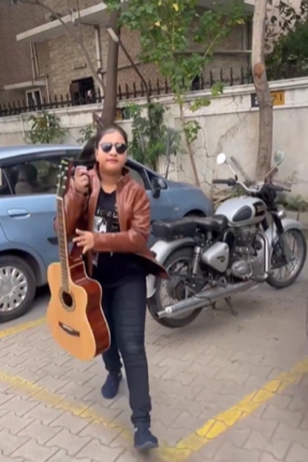 Do you know who is Ethirneechal serial Darshini? Guinness record and So much success