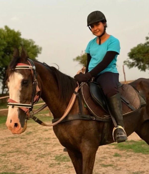 Do you know who is Ethirneechal serial Darshini? Guinness record and So much success