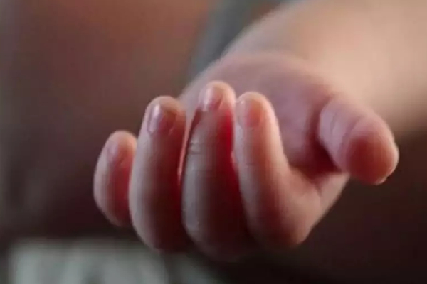 A child who fell from the 3rd floor in front of his mother died in Madhavaram, Chennai 