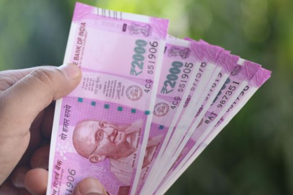 Who will be eligible for Rs.2000 per month under Gruha Lakshmi Scheme in Karnataka? Siddaramaiahs explains in Budget 