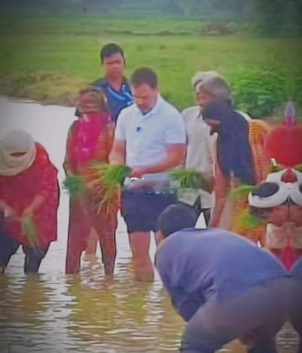 Rahul took off his shoes and walked in the mud path and meets with farmers in Haryana 