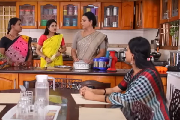 Baakiyalakshmi Serial 2023 July 10th Episode full update Eghil and Cheliyan help Baakiya with money 