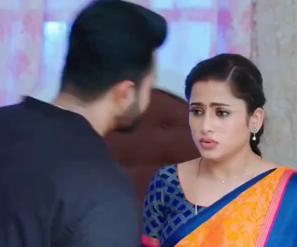 Ethirneechal serial Janani Liplock video and telugu serial actor