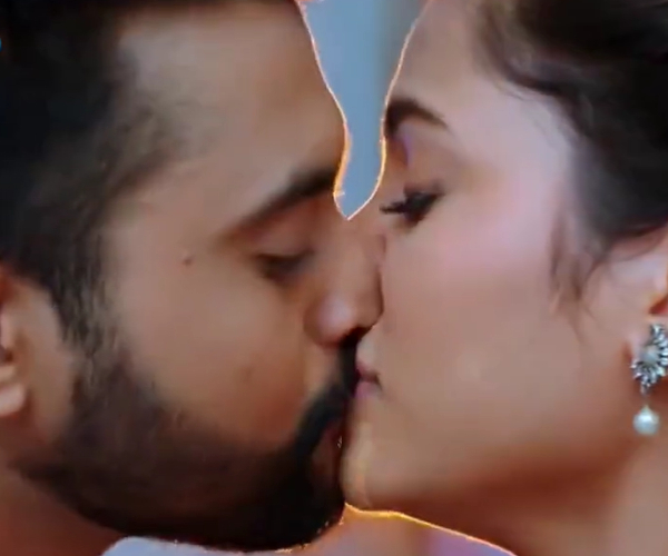 Ethirneechal serial Janani Liplock video and telugu serial actor