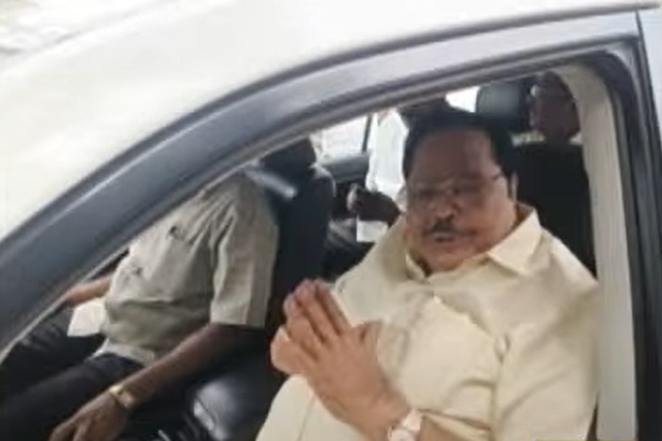 Minister Duraimurugan escaped from reporters about the question on opposition meeting