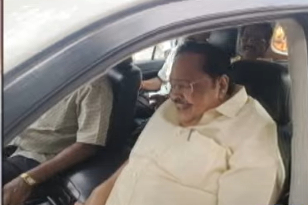 Minister Duraimurugan escaped from reporters about the question on opposition meeting