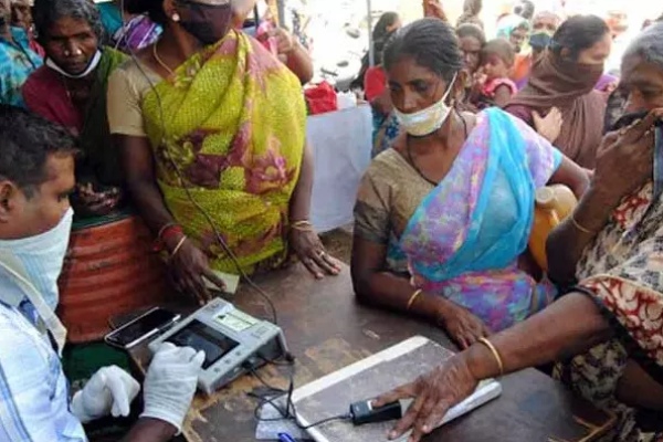 Do you know you should bring a cell phone with you to apply for 1000 RS from Kalaingar Housewives money Scheme? 