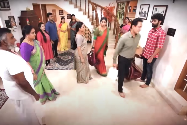Baakiyalakshmi Serial 2023 July 12th Episode full update Gopi- Radhika leaves the Baakiya house Baakiyalakshmi Serial 2023 July 12th Episode full update Gopi- Radhika leaves the Baakiya house