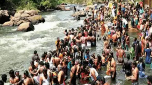 Aadi Amavasai: Thousands of devotees take holy bath worship their ancestors and give Tharpanam at Rameswaram 