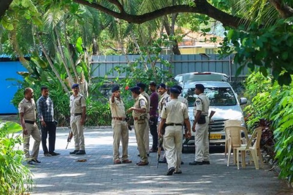  DMK cadres caught is hustle while ED raids in minister Ponmudi