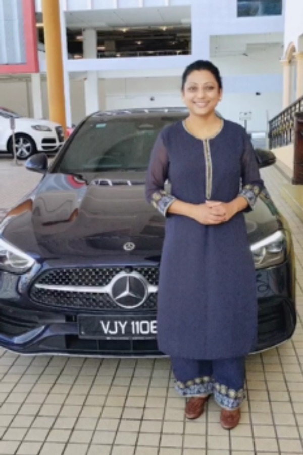 Baakiyalakshmi serial Actress Suchitra Buy a new car and achieve it in real life Baakiyalakshmi serial Actress Suchitra Buy a new car and achieve it in real life