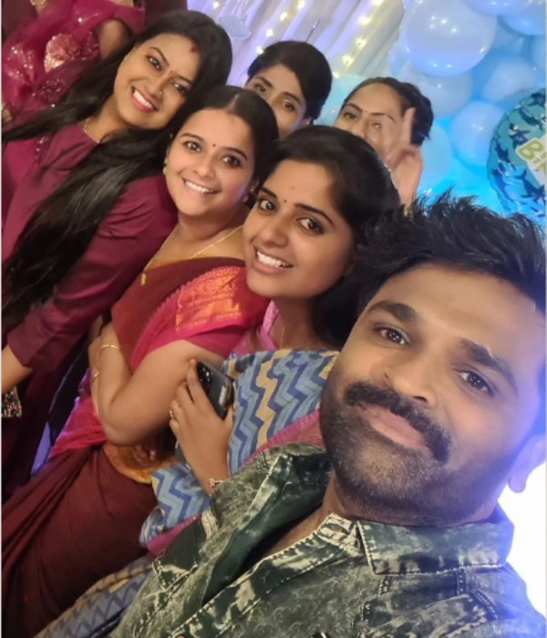 Small screen celebs attended the birthday function of Ethirneechal serial actor Kamleshs daughter Diya