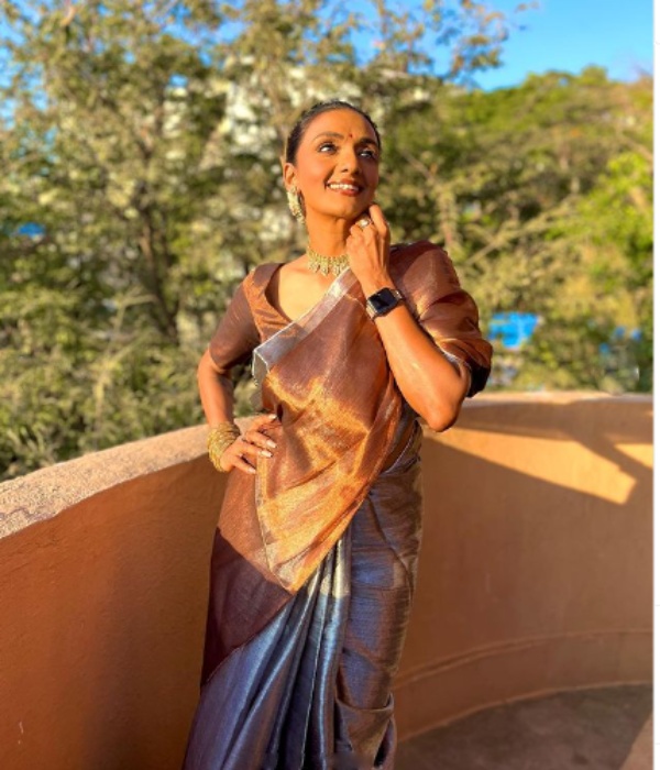 Actress Shanthi Priya who made her debut as a heroine in the movie Enga Ooru Patukaaran has recently released a video 