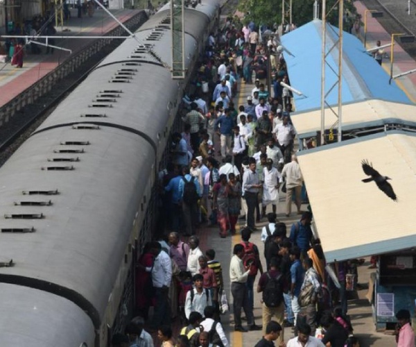 Train service affected between Chennai Central- Avadi: Passenger distress 