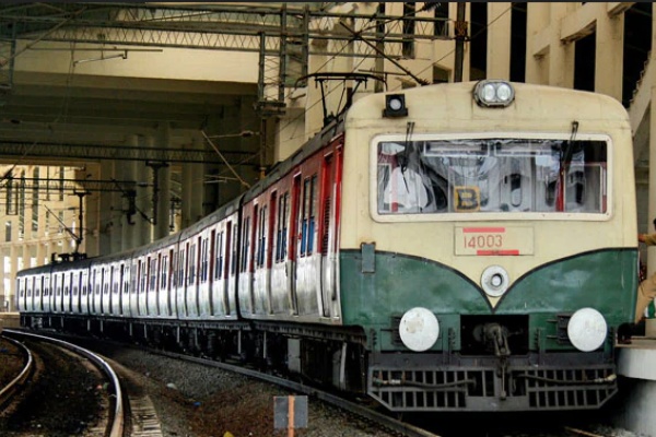 Train service affected between Chennai Central- Avadi: Passenger distress 
