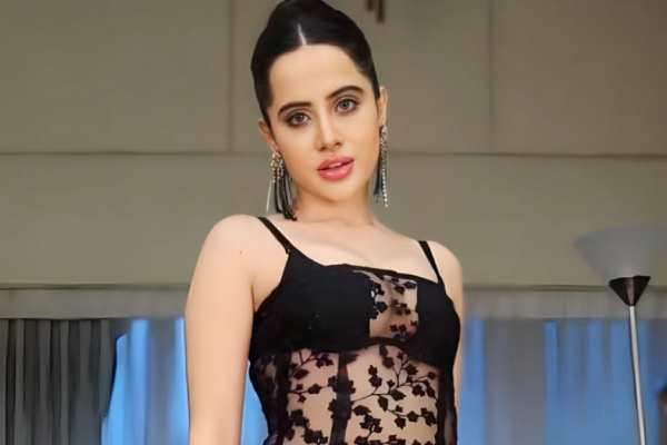 Television actress Urfi Javed was eve teasing by a group of Drunked Man inside the Mumbai-Goa flight 