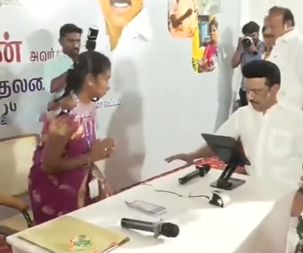  CM Stalins wonderful gesture while inaugurating the Kalaingar 1000 RS Housewives money Scheme 