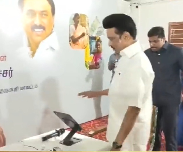  CM Stalins wonderful gesture while inaugurating the Kalaingar 1000 RS Housewives money Scheme 