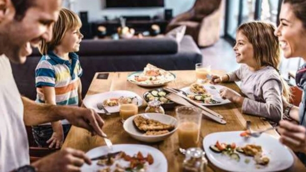 Dining Room Vastu Tips: Vastu tips for facing the right direction while eating your food 