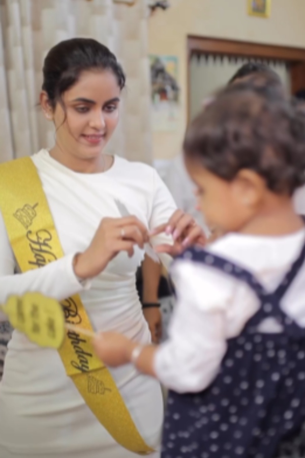 Kayal Serial Chaitra is celebrating her birthday in a big way with her friends and relatives Kayal Serial Chaitra is celebrating her birthday in a big way with her friends and relatives