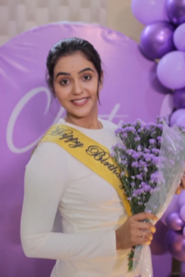 Kayal Serial Chaitra is celebrating her birthday in a big way with her friends and relatives Kayal Serial Chaitra is celebrating her birthday in a big way with her friends and relatives