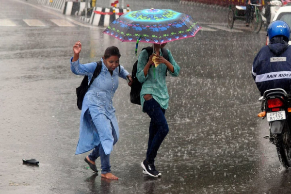 Rain alert for 13 districts in Tamilnadu for next 3 hours 