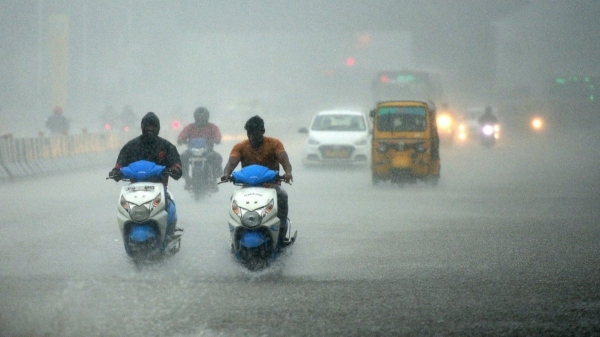 Rain alert for 4 districts including chennai for next 3 hours 