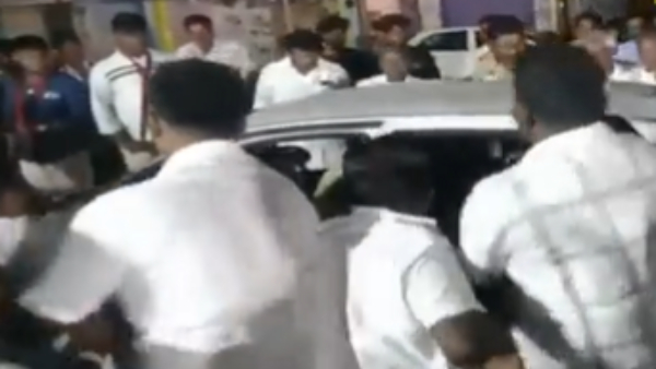 DMK members chased away those chanting Bharat Mata Ki Jai at the DMK rally in Tenkasi