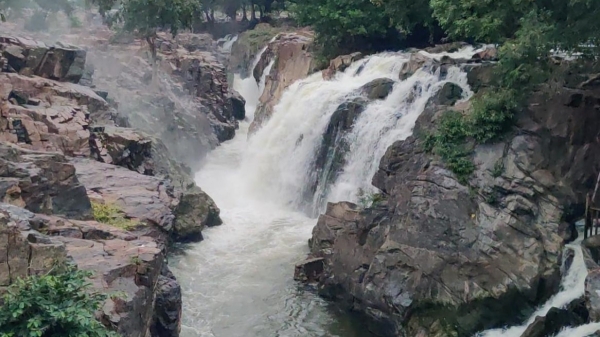 Inflow of water to hogenakkal increased to 17 thousand cubic feet per second Inflow of water to hogenakkal increased to 17 thousand cubic feet per second