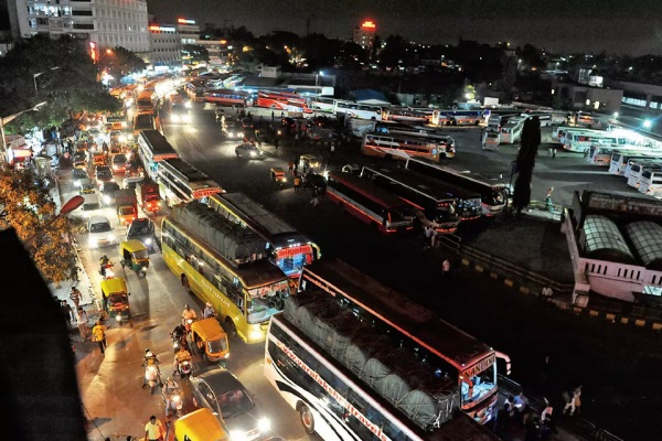 Bengaluru people Very surprised and Mysterious Door like Shadow in the Sky Bengaluru people Very surprised and Mysterious Door like Shadow in the Sky