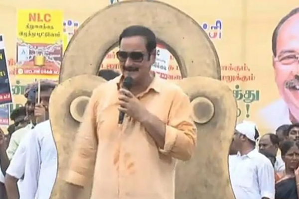 PMK cadres Protest against Anbumani Arrest: Police Firing in air at Neyveli 